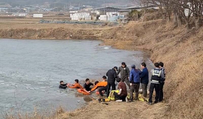 구미소방서, 선산읍 저수지(배터지)에 빠진 3명 구조