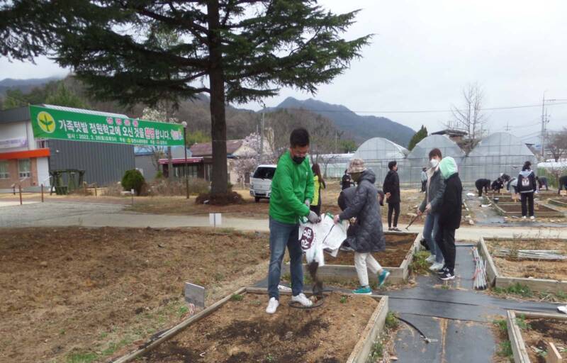 '텃밭 가꾸는 재미가 쏠쏠', 김천시새마을회, 30가구에 텃밭 분양