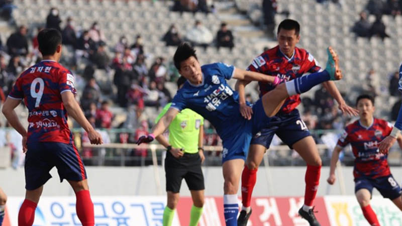 ‘이상민-조영욱 골’ 김천상무, 충남아산에 2대 1 역전승