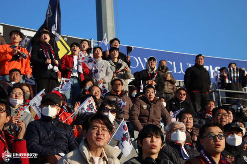 ‘이상민-조영욱 골’ 김천상무, 충남아산에 2대 1 역전승